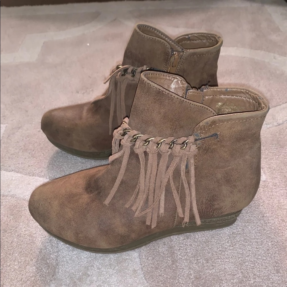Taupe ankle booties!